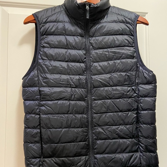 Uniqlo vest - Picture 1 of 3